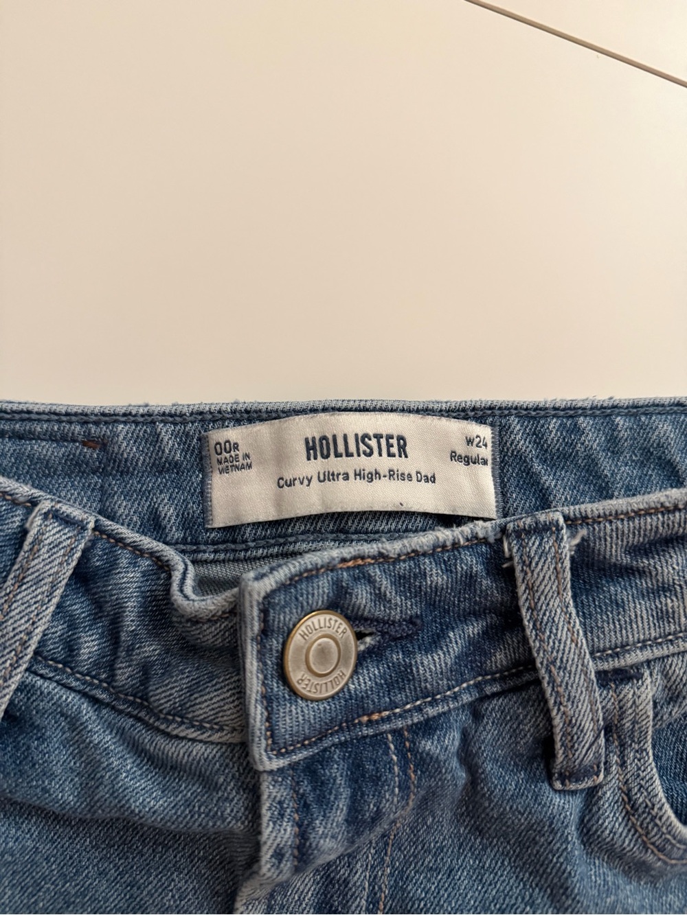 Hollister Curvy Ultra High-Rise Dad Jeans in light blue denim